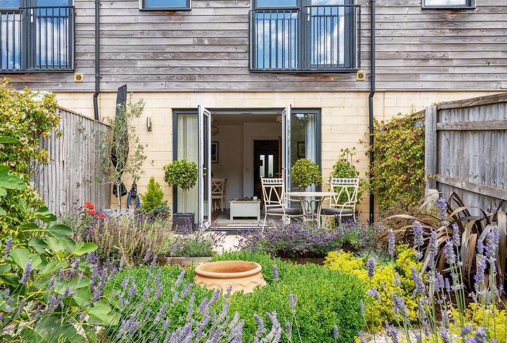 Property photo 1 of 18 Garden