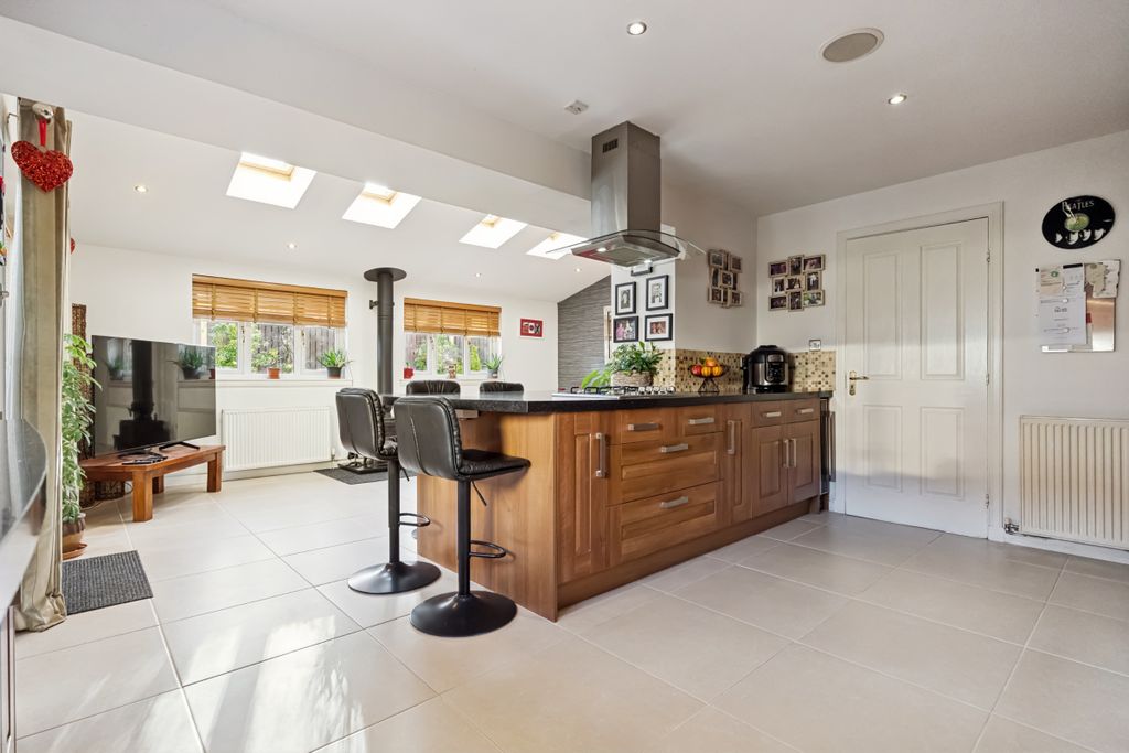 Property photo 2 of 42