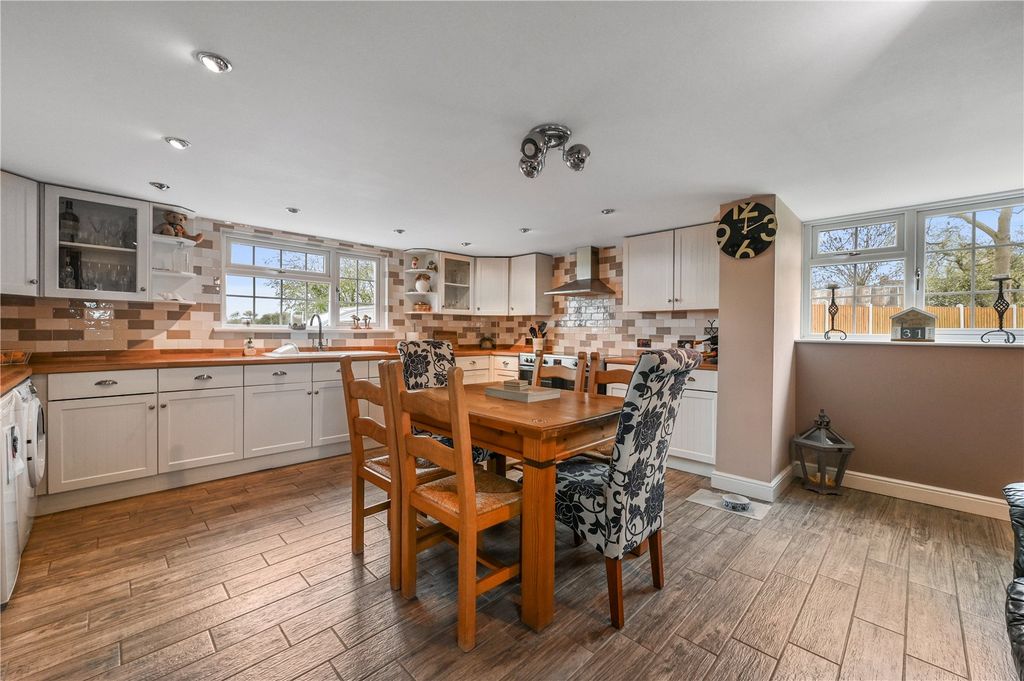 Property photo 2 of 30 Picture No. 20