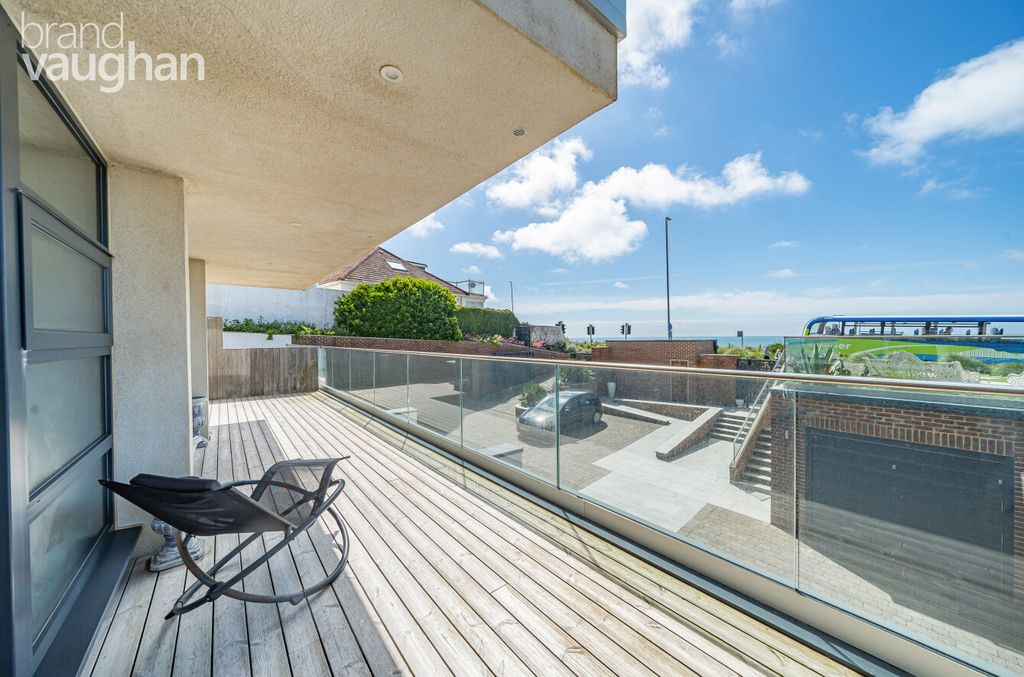 Property photo 2 of 12 Balcony