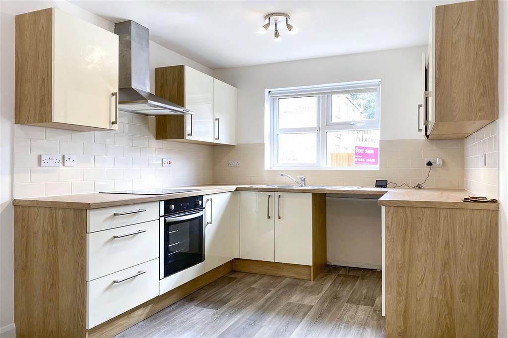 Property photo 2 of 10 Kitchen