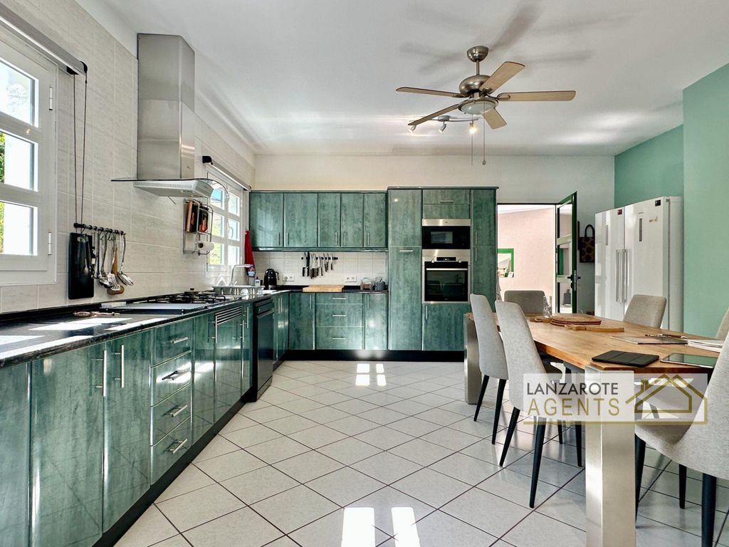 Property photo 2 of 48