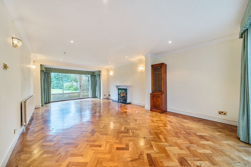 Property photo 2 of 19