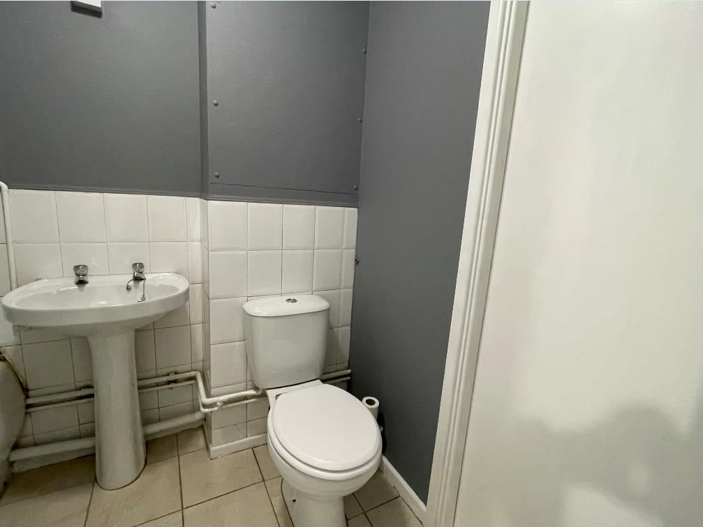 Property photo 3 of 11 Bathroom.Png