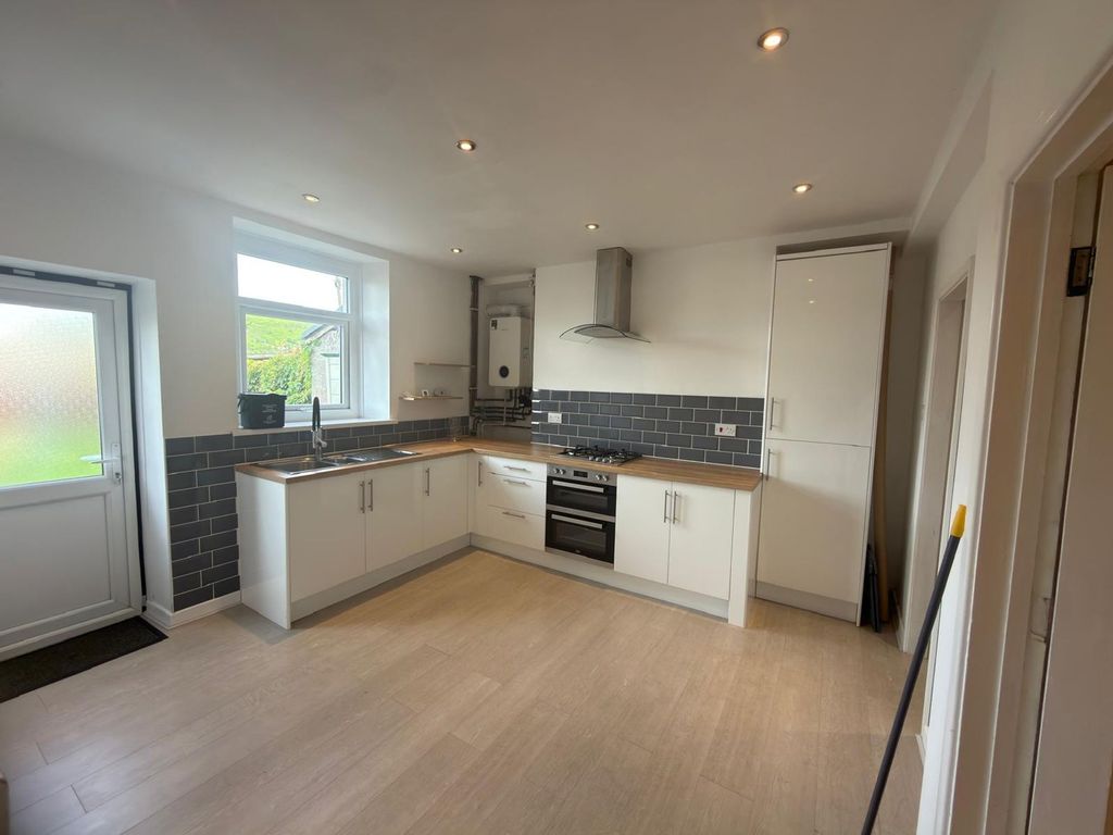 Property photo 2 of 26