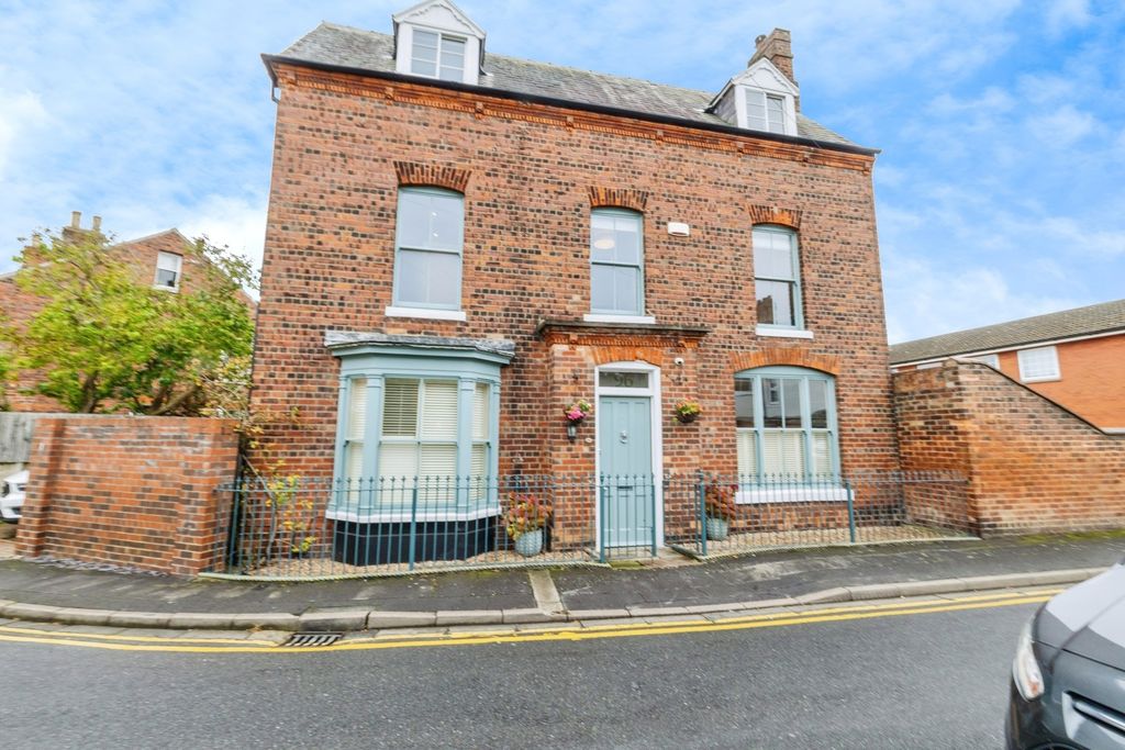 Property photo 1 of 20 Outside