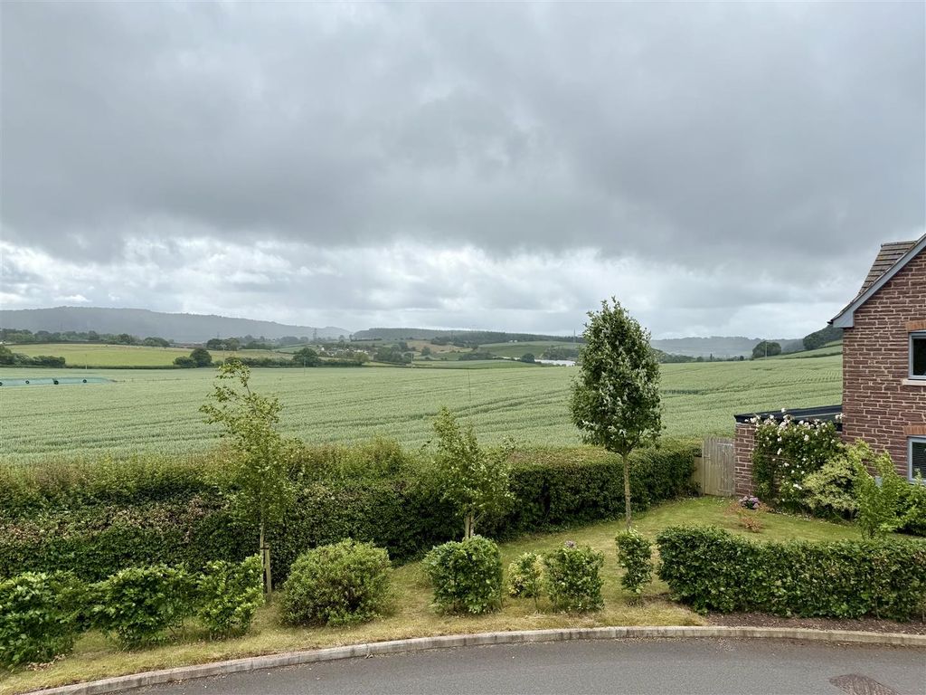 Property photo 2 of 28