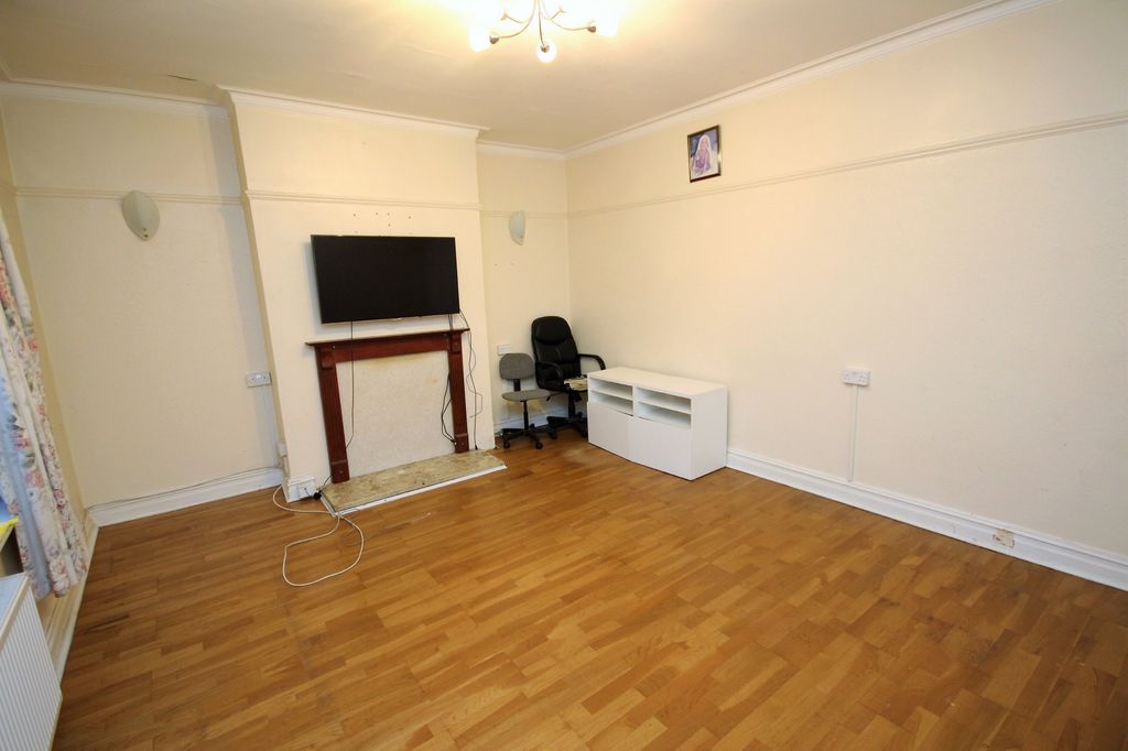 Property photo 2 of 6