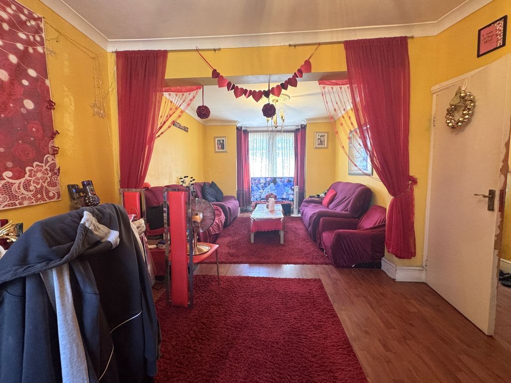 Property photo 3 of 13