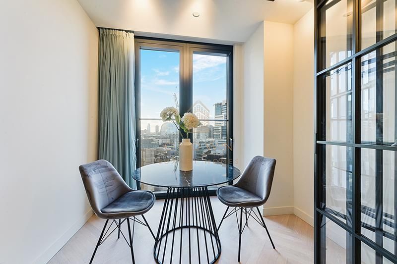 Property photo 3 of 28 One Crown Place, N1301- (10).Jpg