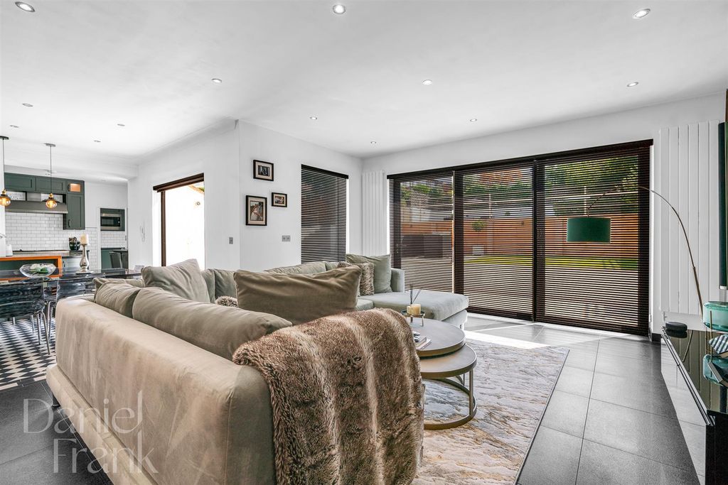 Additional image 10 of 5 bed detached house for saleThe Uplands, Loughton IG10
