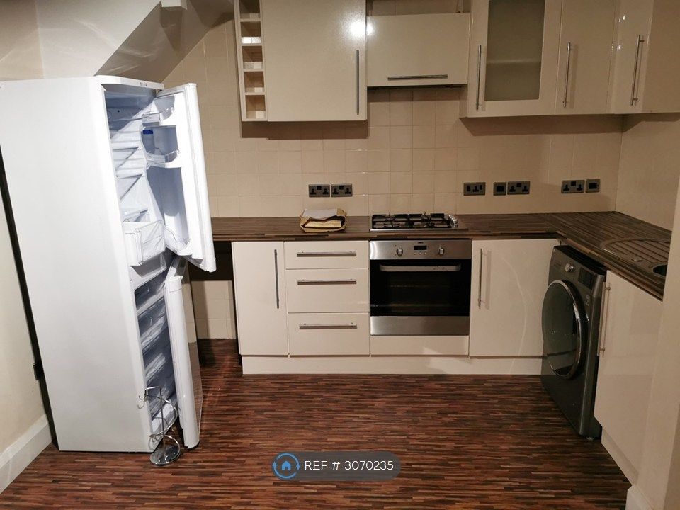 Property photo 1 of 7 Kitchen Angle 2