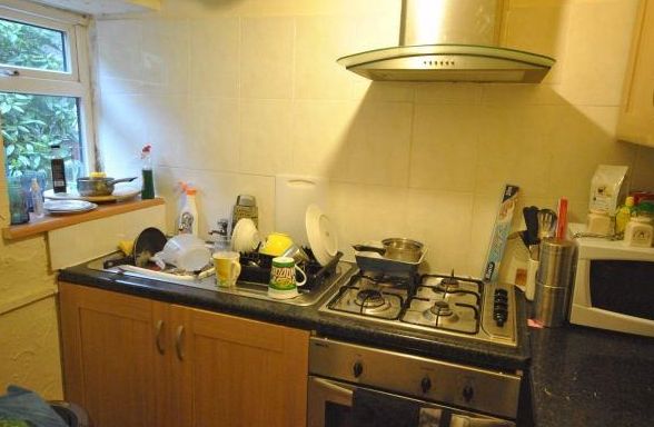 Property photo 3 of 7 Kitchen