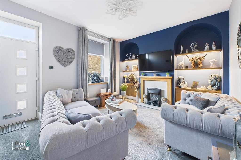 Property photo 2 of 16 Railway Street