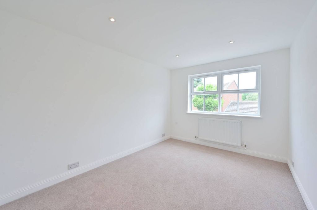 Property photo 3 of 6
