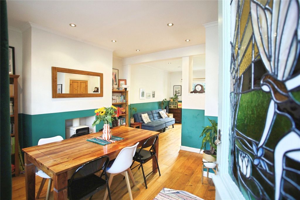 Property photo 2 of 24 Picture No. 28