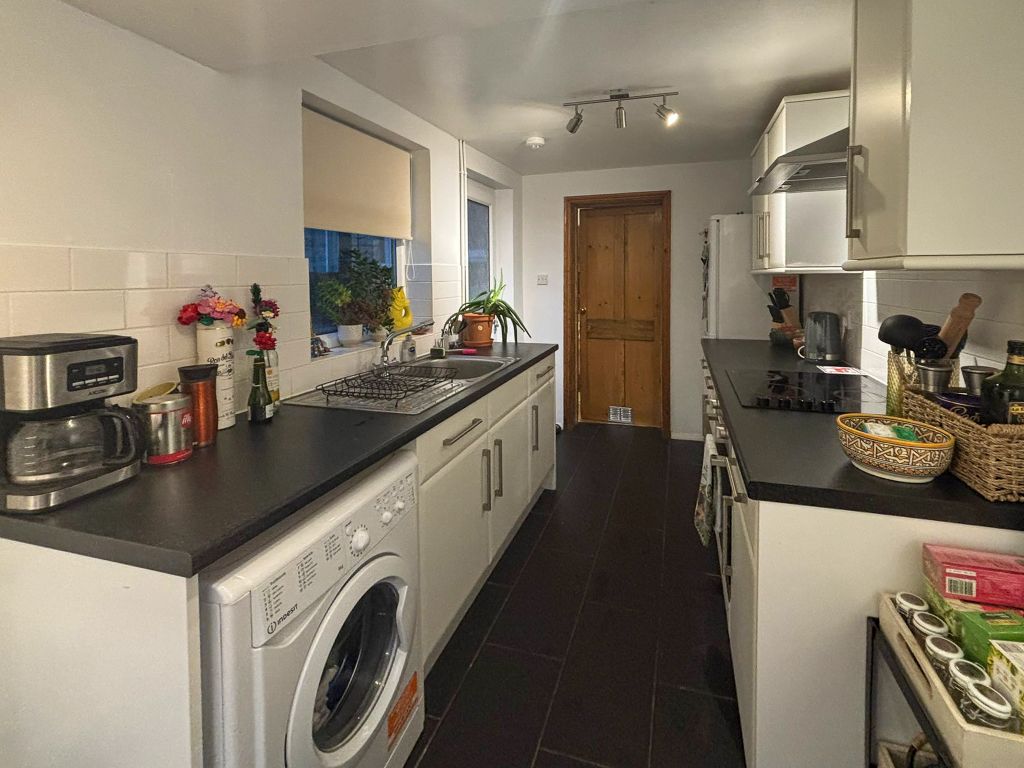 Property photo 2 of 11 Kitchen