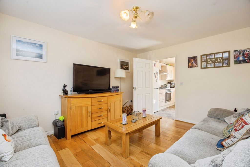 Property photo 3 of 17 Photo