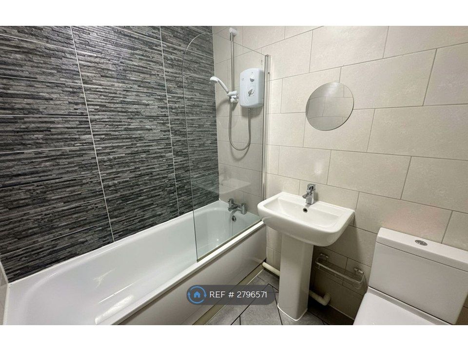 Property photo 3 of 9 Bathroom