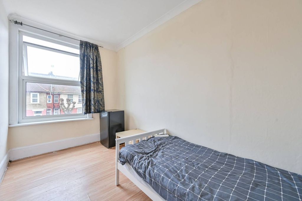 Property photo 3 of 6