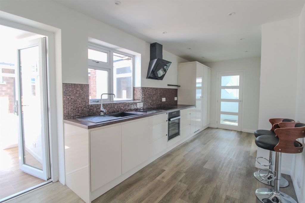 Property photo 2 of 25 Cherrywood Gardens Thorneywood, Nottingham, Ng3 6L