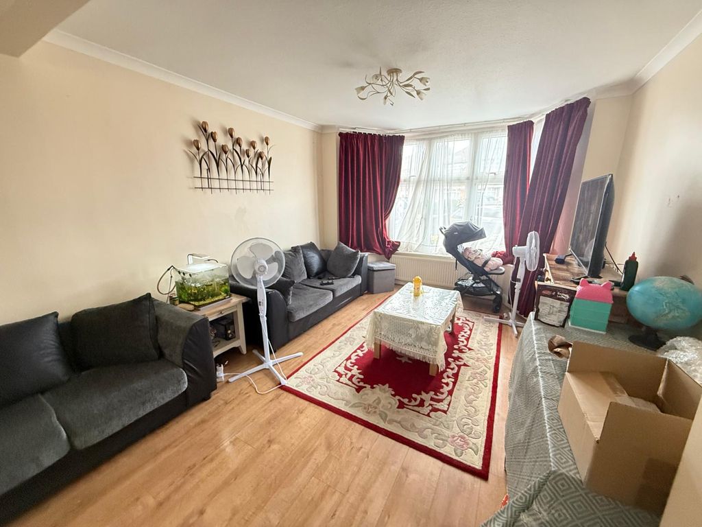 Property photo 3 of 12