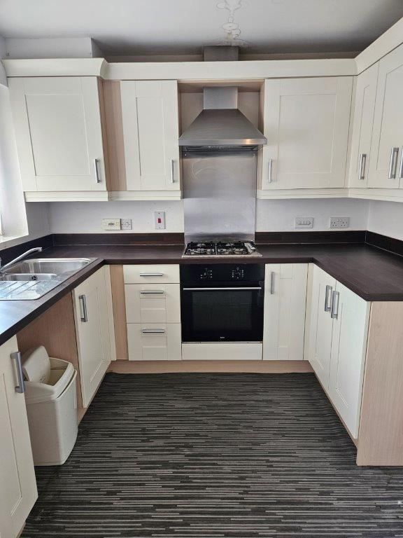 Property photo 2 of 8 3. Kitchen (002).Jpg