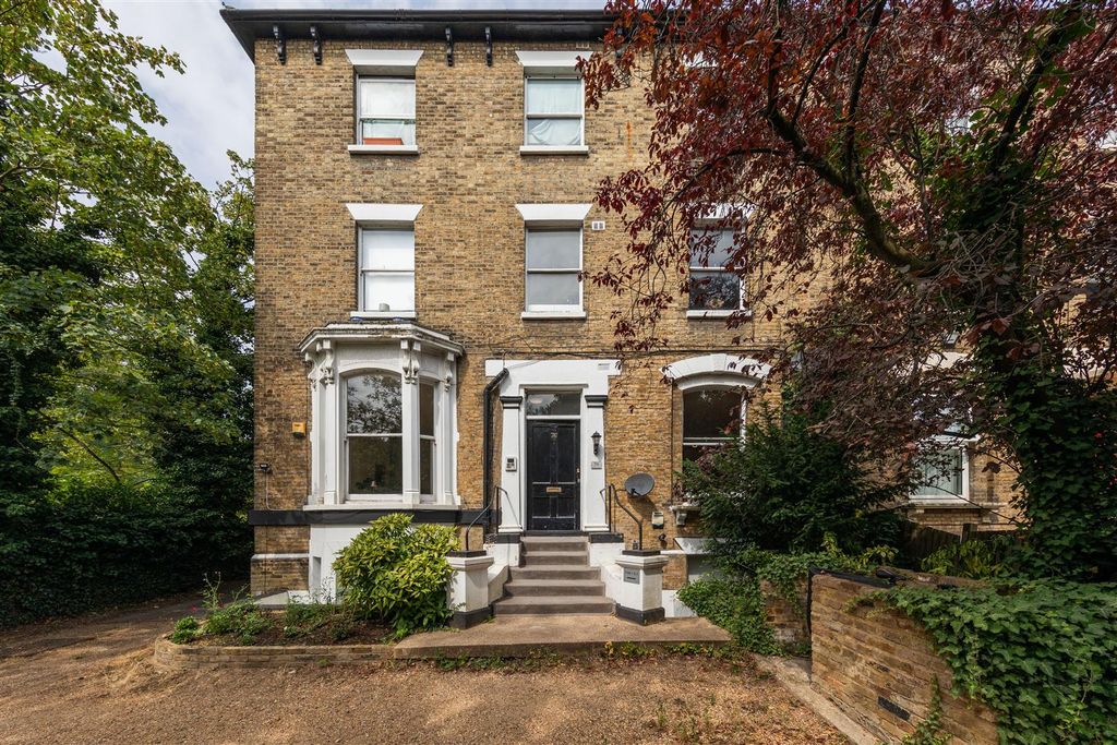 Property photo 1 of 21 Hermon Hill, E11