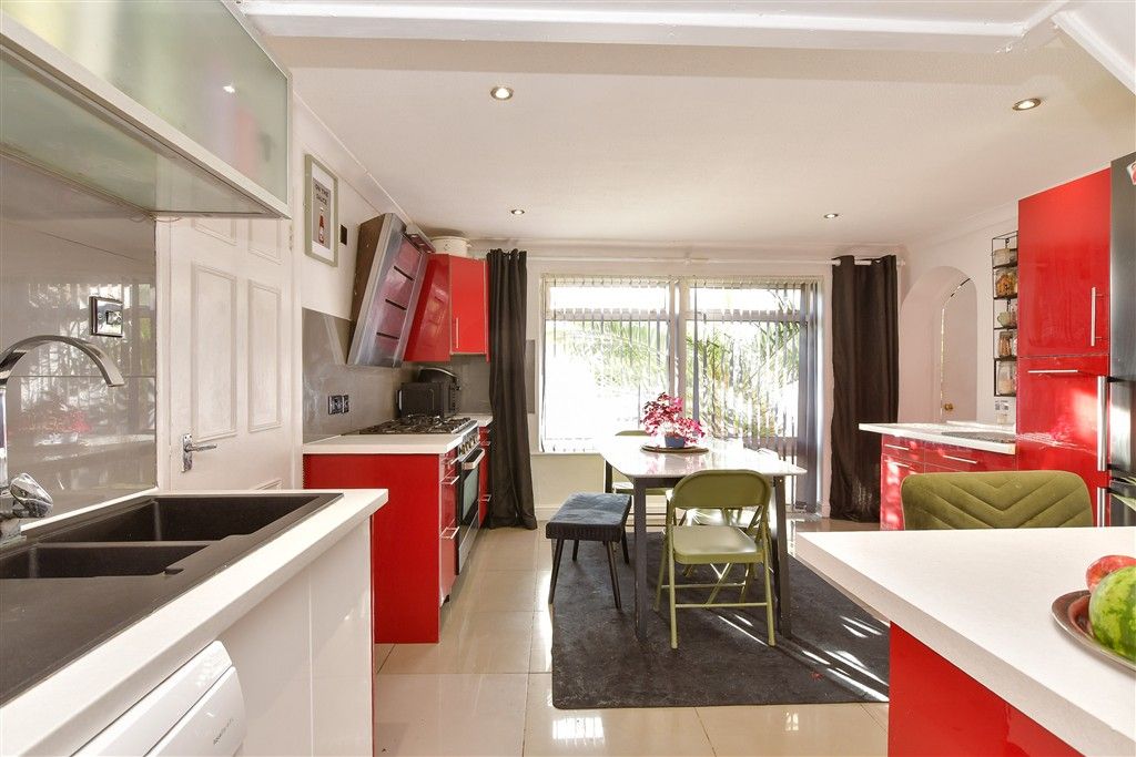 Property photo 2 of 16 Kitchen