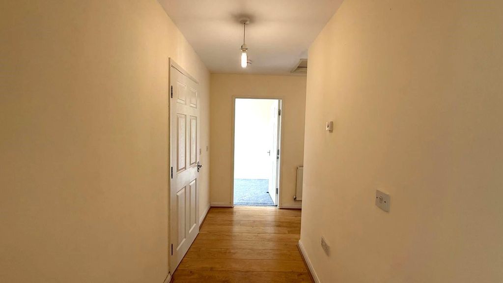 Property photo 3 of 14 L Shape Hallway.Jpg