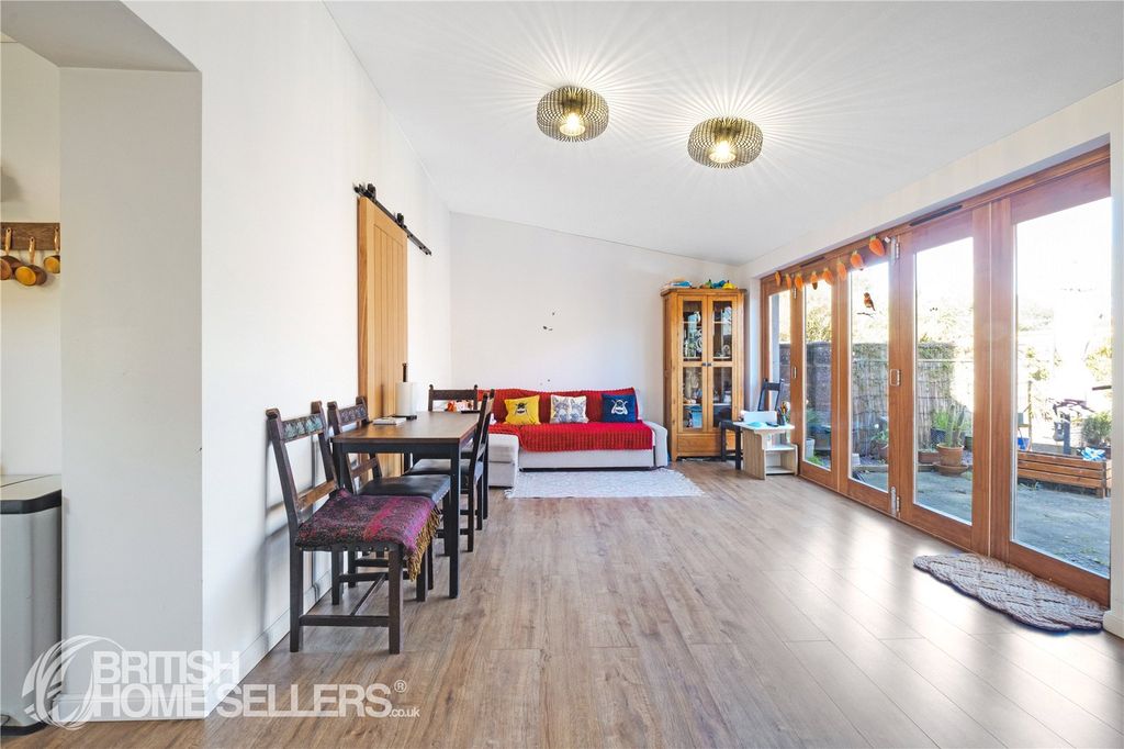 Property photo 3 of 14 Picture No. 15