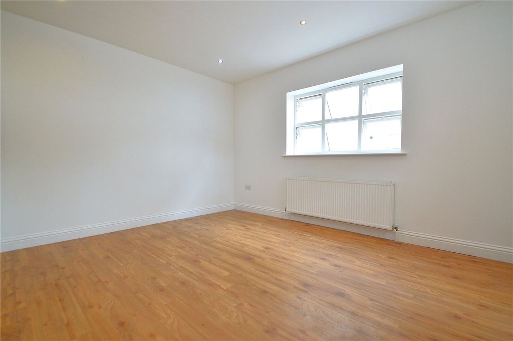 Property photo 3 of 12 Picture No. 04