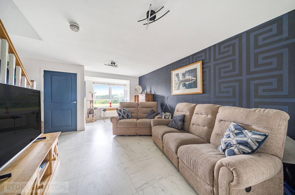 Property photo 2 of 21 Lounge