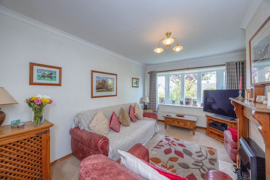Property photo 2 of 23