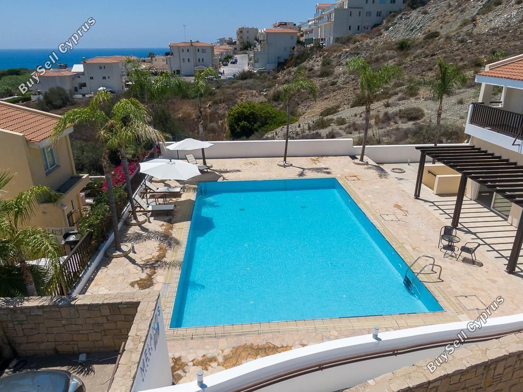 Property photo 3 of 31