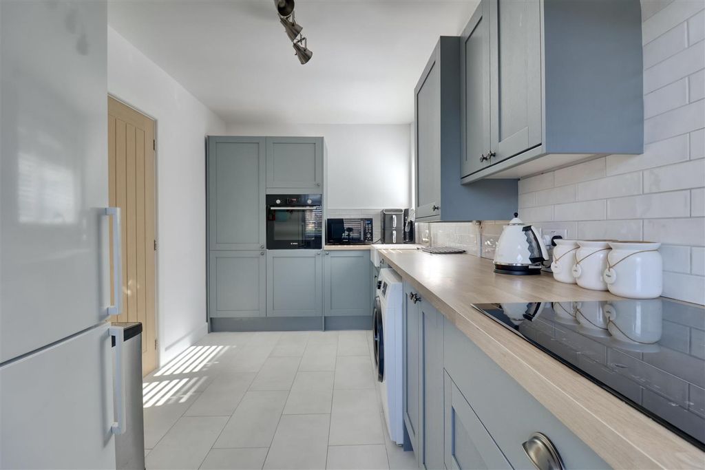 Property photo 3 of 21 70A429F7-624A-42B3-91C1-05454192B3Aa_1_201_A.Jpeg