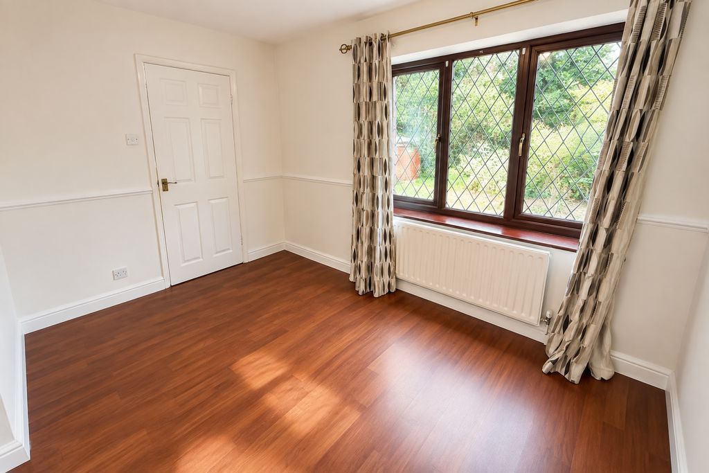 Property photo 3 of 9 Dining Room
