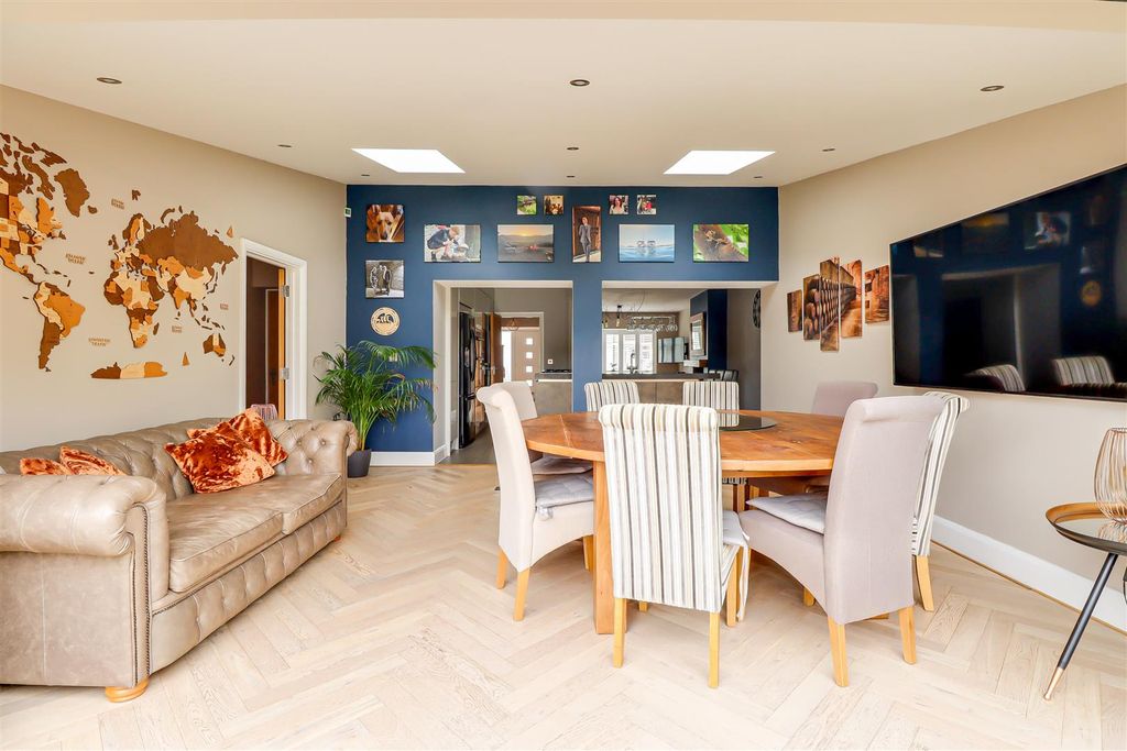 Property photo 2 of 38