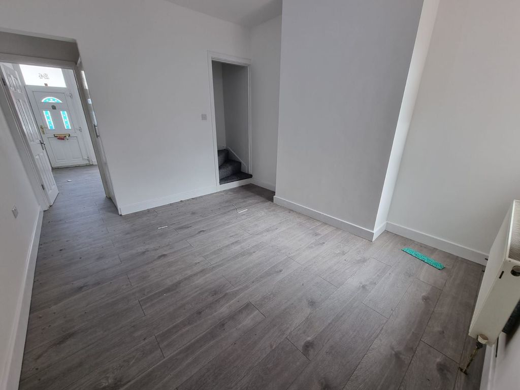 Property photo 3 of 8 Photograph 3