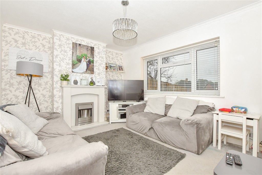 Property photo 3 of 9 Lounge