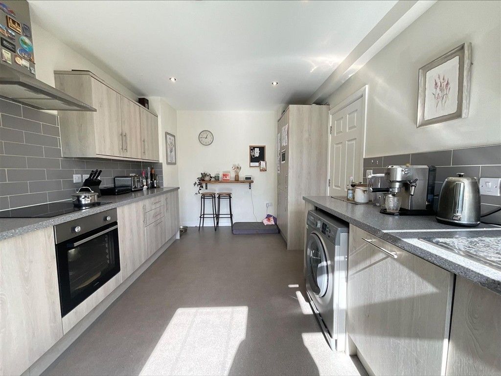 Property photo 3 of 16 Kitchen