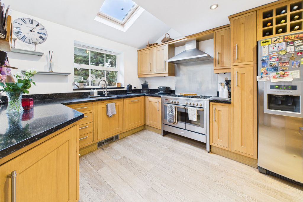 Property photo 2 of 25