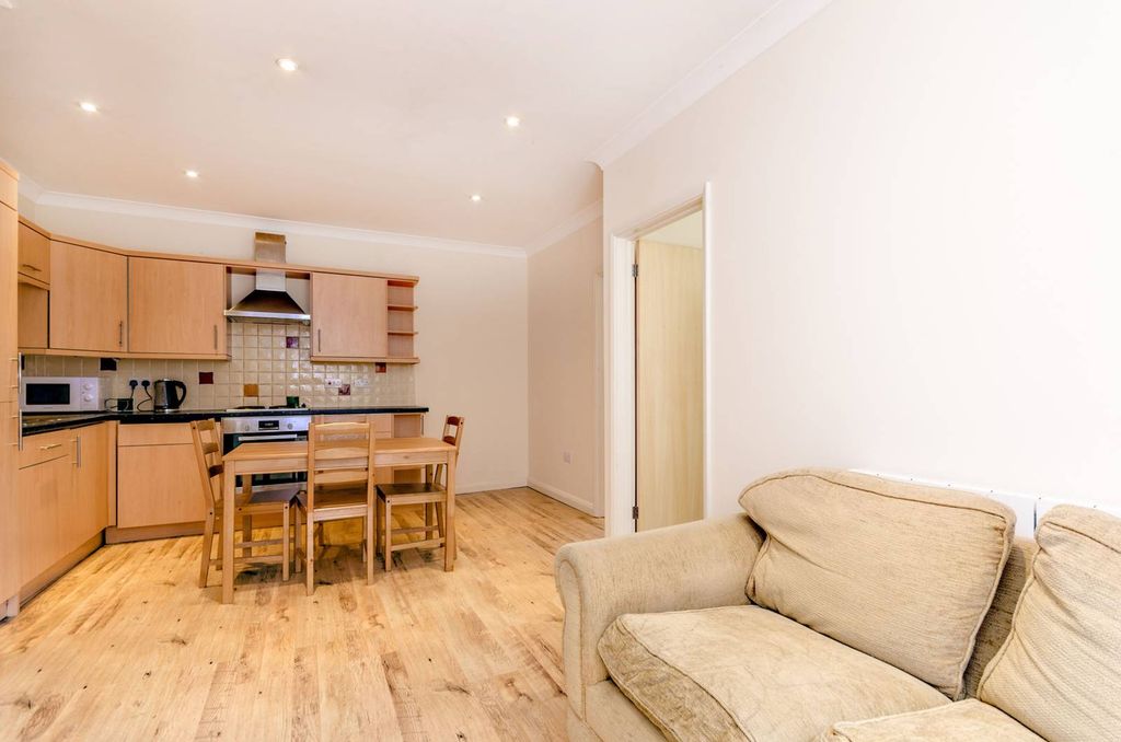 Property photo 2 of 8