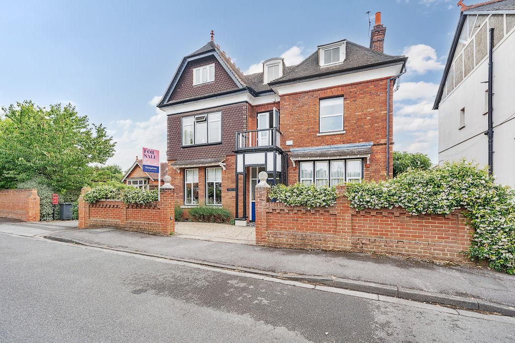 Property photo 1 of 12