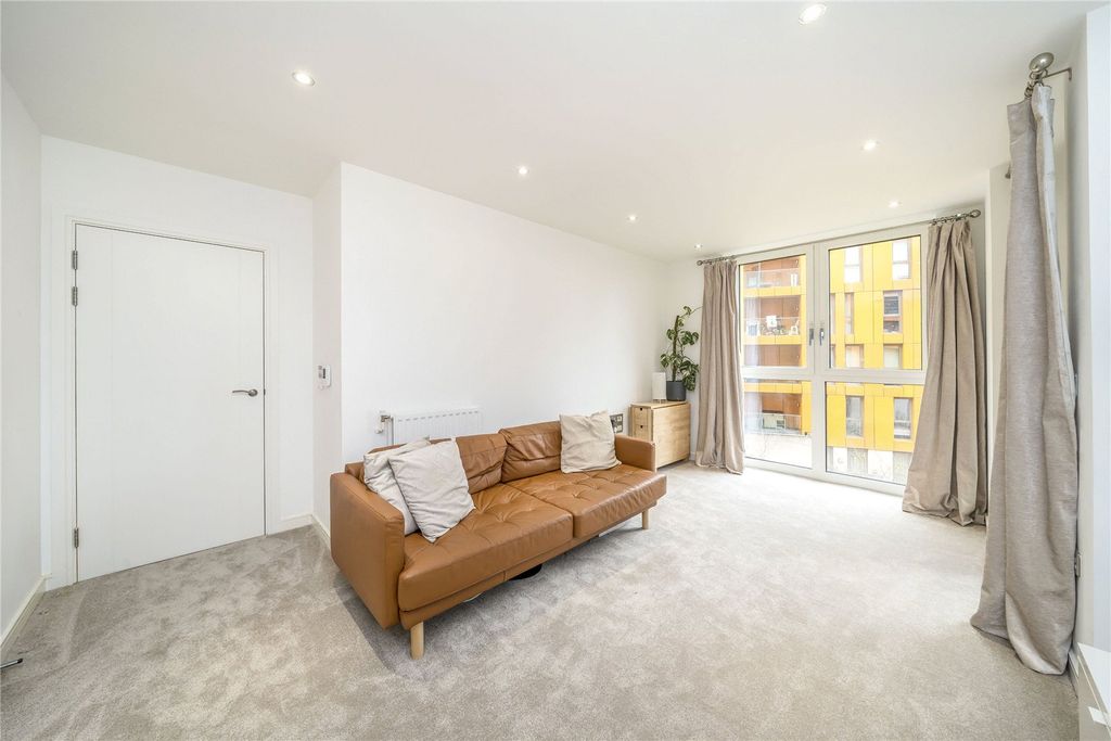 Property photo 2 of 8 Picture No. 17