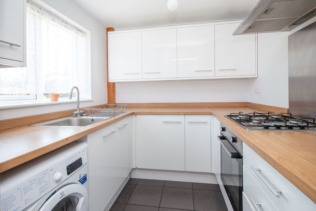 Property photo 2 of 10 Kitchen
