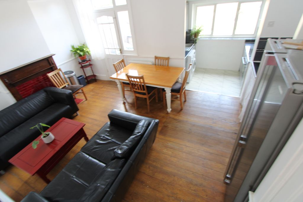 Property photo 2 of 26