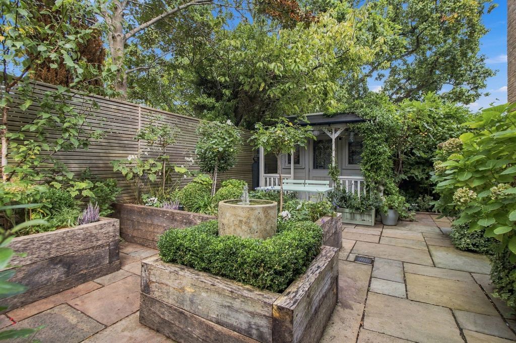 Property photo 2 of 24