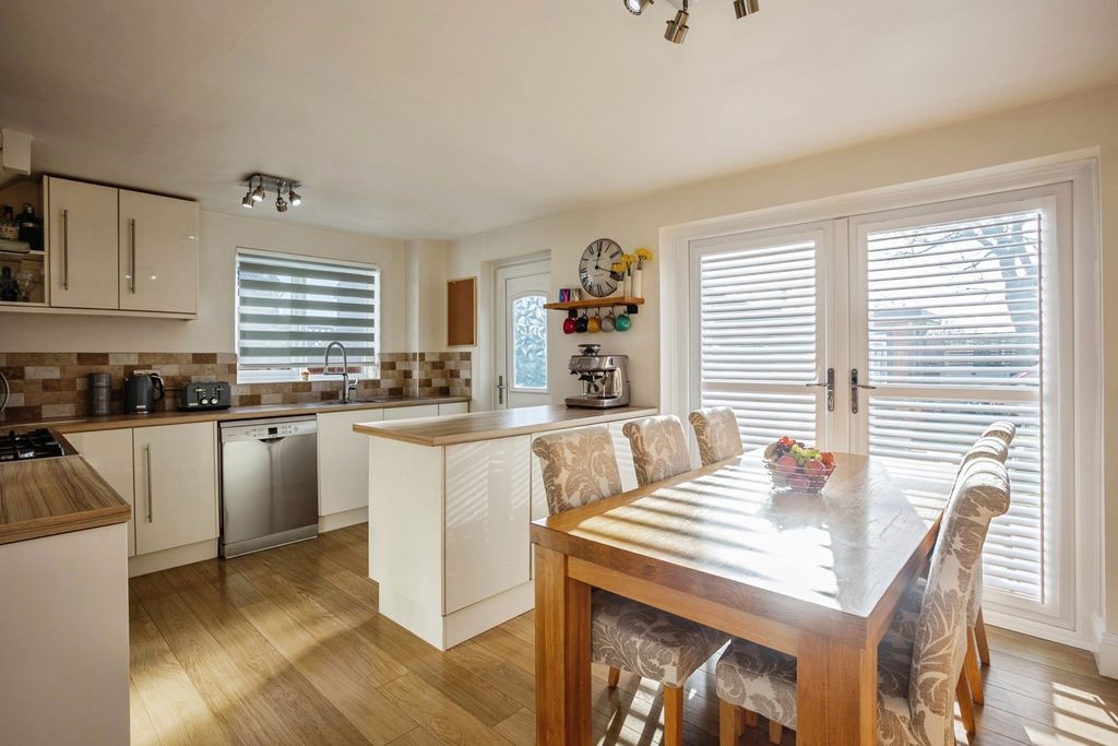 Property photo 2 of 20 Pbox-Img.Jpg