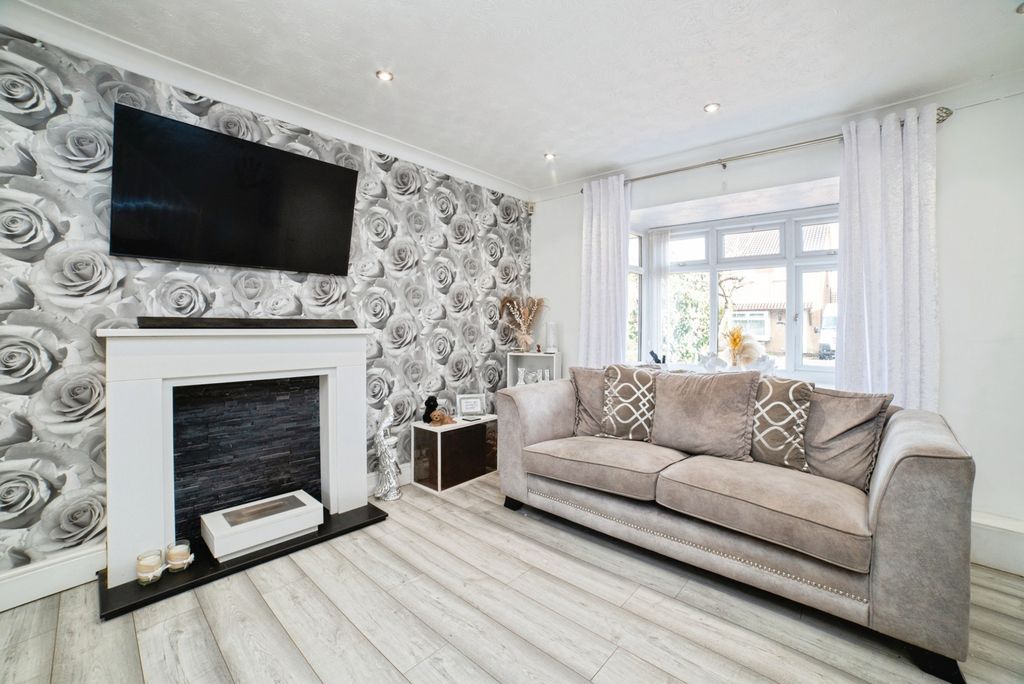 Property photo 2 of 28 Pbox-Img.Jpg